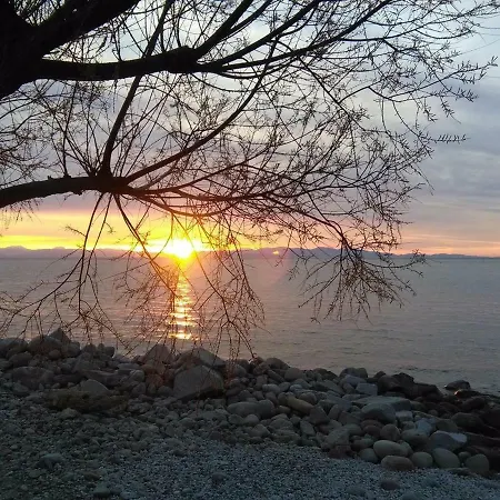 Casa Tina Apartman Pomonte